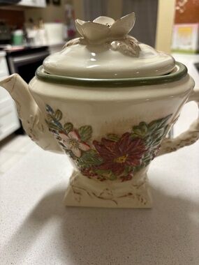 Vintage MWW Market Floral Relief Ceramic Teapot – Cottagecore